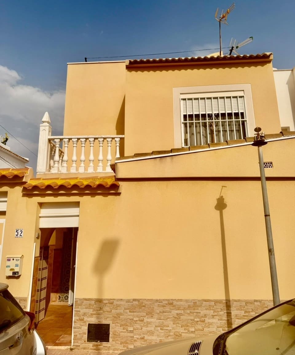 3 bedroom Townhouse for sale in Torrevieja - € 219,000 (Ref: 9997647)
