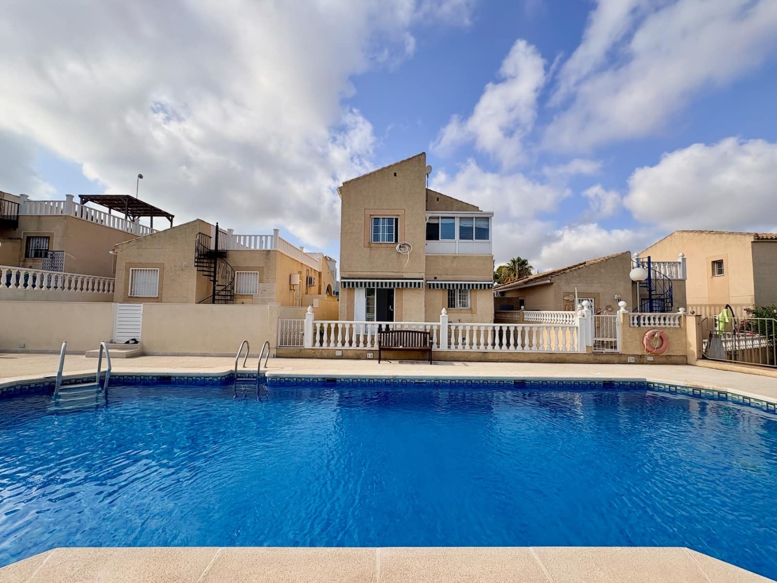 4 chambre Maison de Ville à vendre à Orihuela avec piscine - 270 000 € (Ref: 9999054)