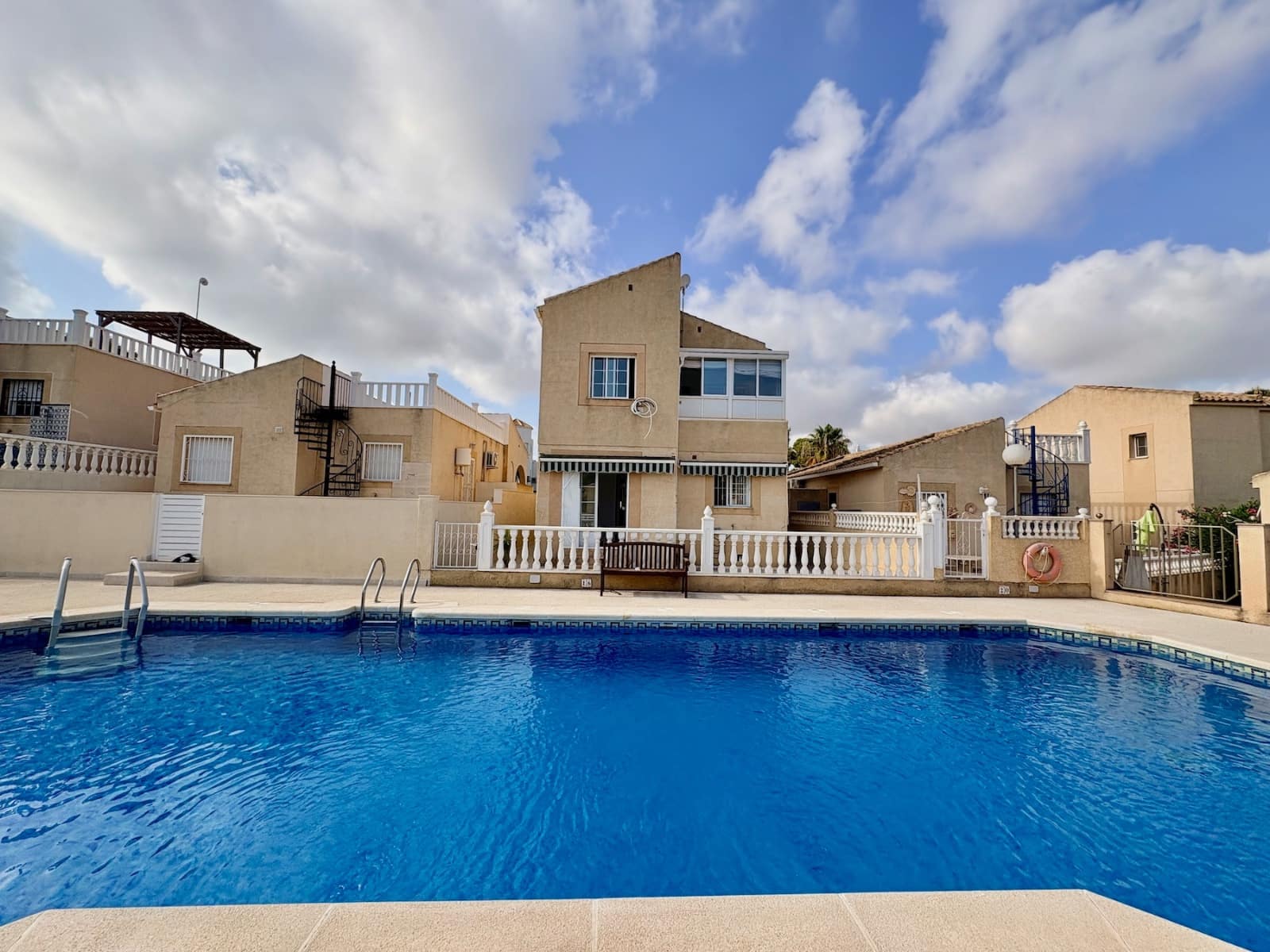 4 chambre Maison de Ville à vendre à Orihuela avec piscine - 270 000 € (Ref: 9999054)