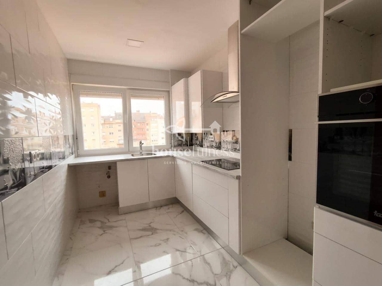 2 makuuhuone Asunto myytävänä paikassa Ferrol - 148 500 € (Ref: 10023606)
