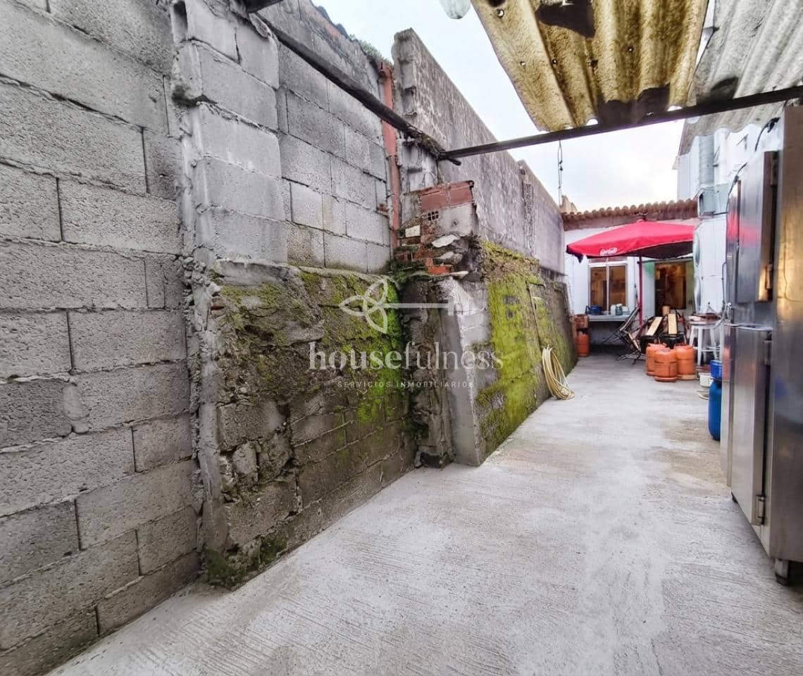 5 bedroom Townhouse for sale in Ferrol - € 325,000 (Ref: 10049966)