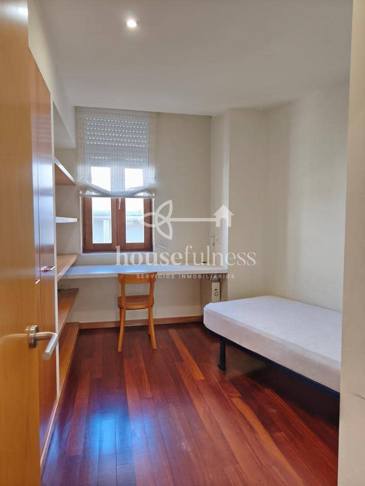 Piso de 2 habitaciones en Ferrol en alquiler - 750 € (Ref: 10080499)