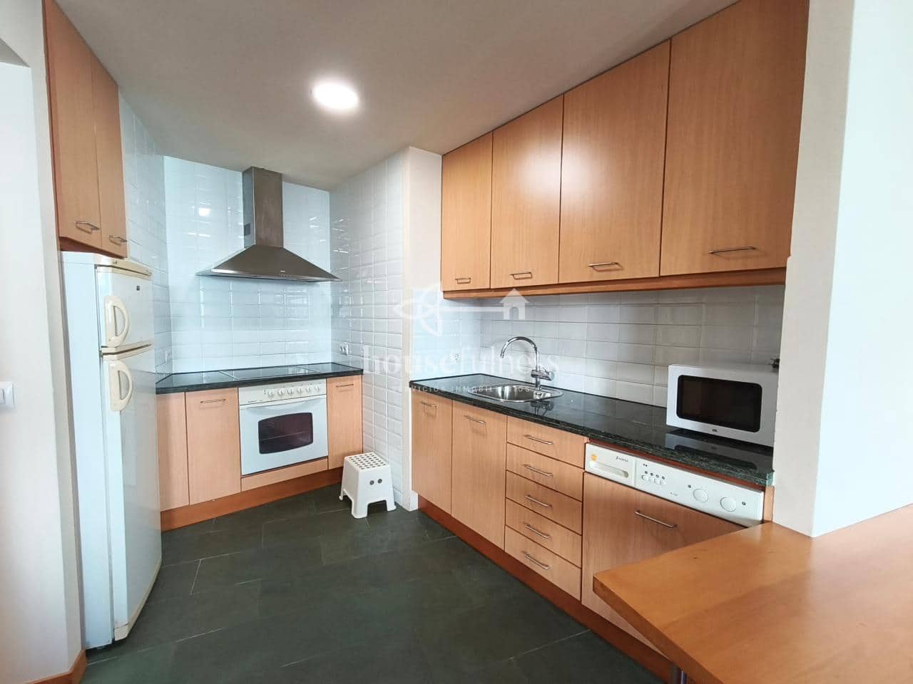 Piso de 2 habitaciones en Ferrol en alquiler - 750 € (Ref: 10080499)