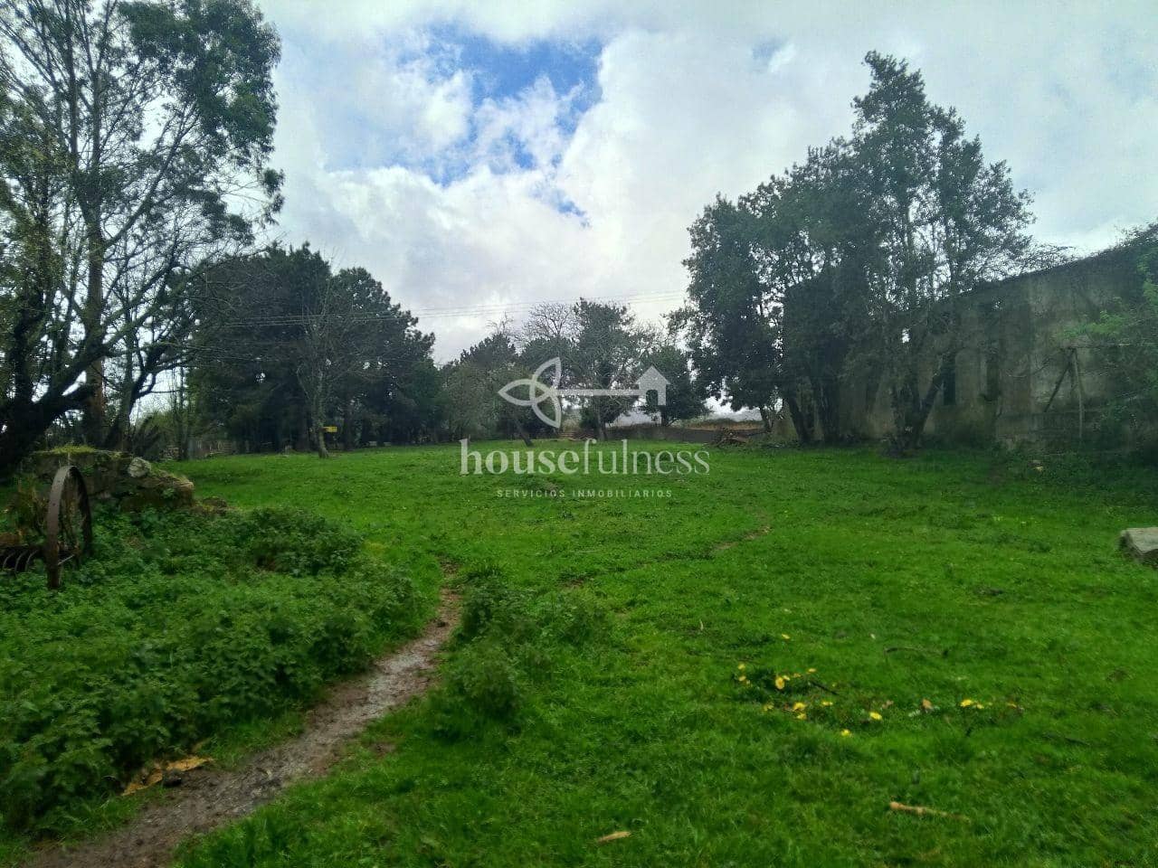 Ubebygd land til salgs i Ferrol - € 200 000 (Ref: 10145711)