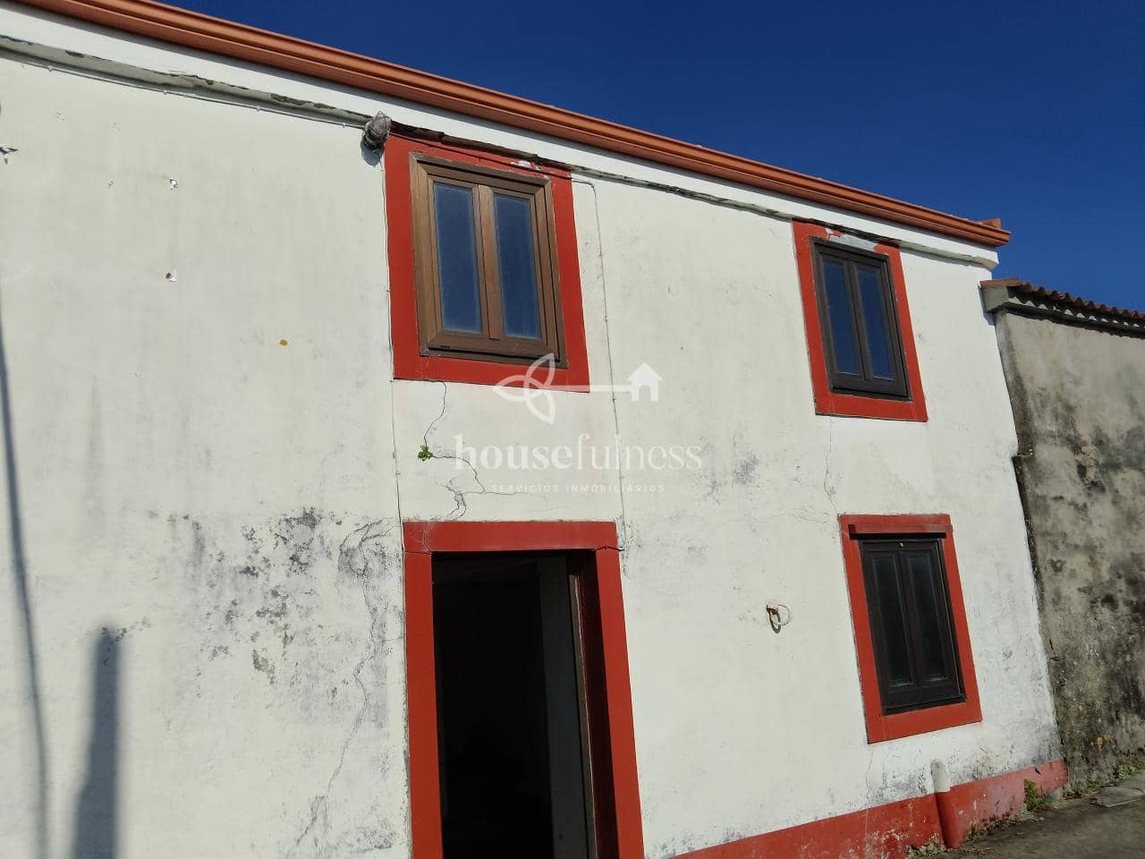 5 bedroom Townhouse for sale in Naron with garage - € 44,999 (Ref: 9218839)