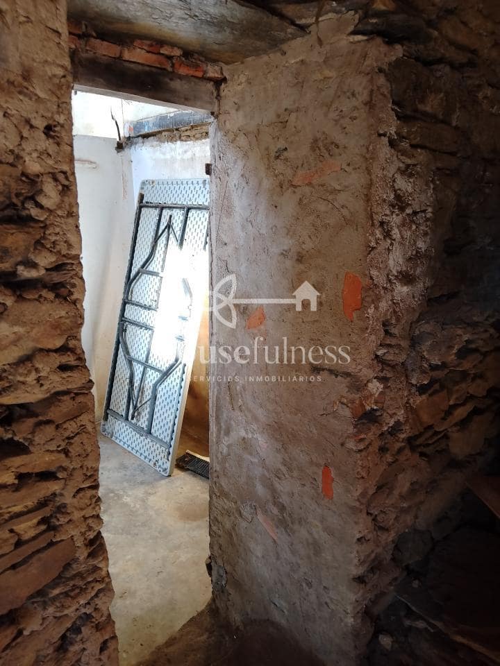 5 bedroom Townhouse for sale in Naron with garage - € 44,999 (Ref: 9218839)