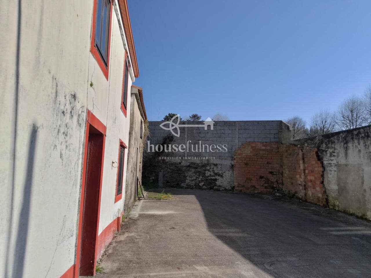 5 bedroom Townhouse for sale in Naron with garage - € 44,999 (Ref: 9218839)