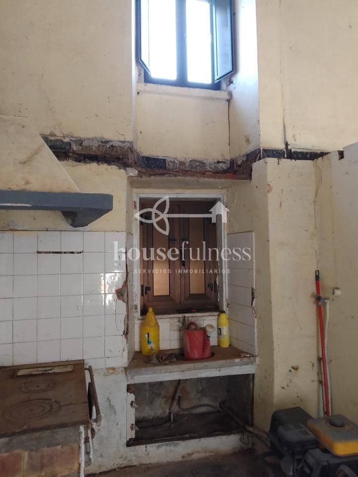 5 bedroom Townhouse for sale in Naron with garage - € 44,999 (Ref: 9218839)