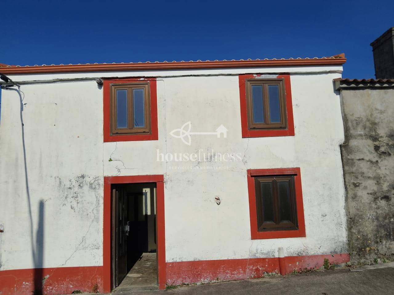 5 bedroom Townhouse for sale in Naron with garage - € 44,999 (Ref: 9218839)