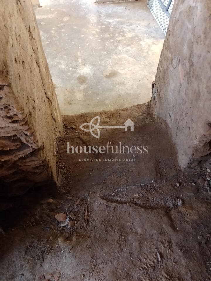 5 bedroom Townhouse for sale in Naron with garage - € 44,999 (Ref: 9218839)