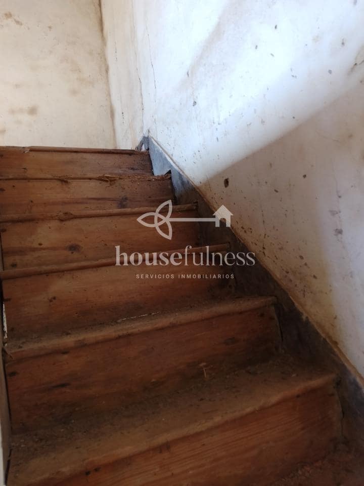 5 bedroom Townhouse for sale in Naron with garage - € 44,999 (Ref: 9218839)