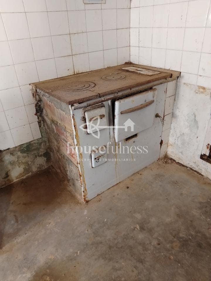 5 bedroom Townhouse for sale in Naron with garage - € 44,999 (Ref: 9218839)