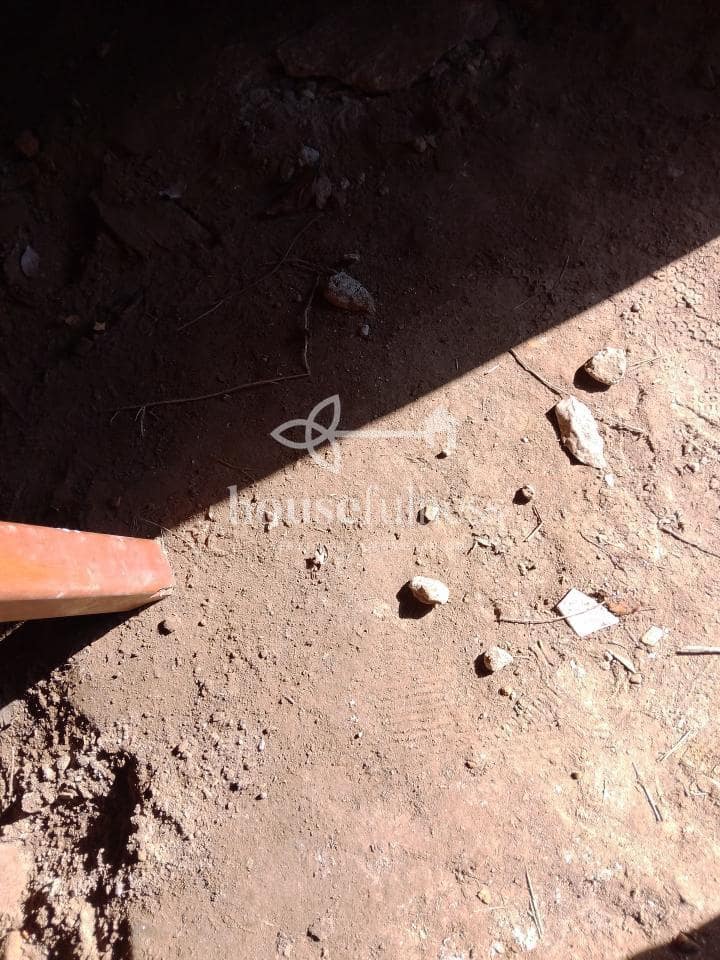 5 bedroom Townhouse for sale in Naron with garage - € 44,999 (Ref: 9218839)