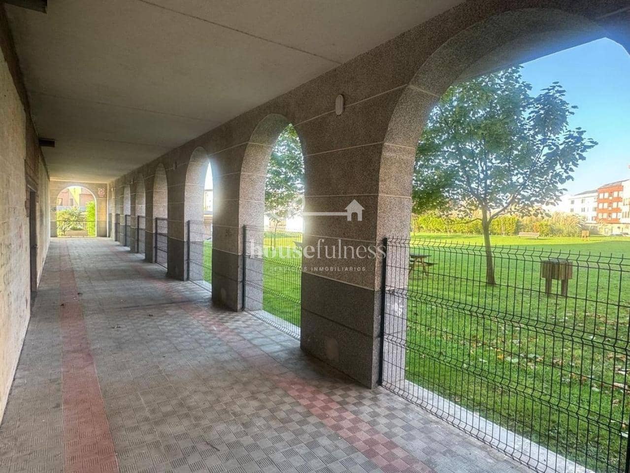Kommersiell till salu i Naron - 79 000 € (Ref: 9218840)