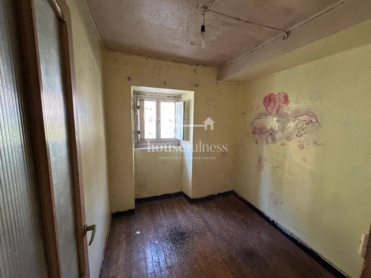Casa de 4 habitaciones en Ferrol en venta con garaje - 70.000 € (Ref: 9218850)