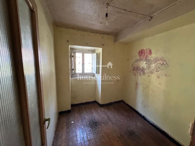 Casa de 4 habitaciones en Ferrol en venta con garaje - 70.000 € (Ref: 9218850)