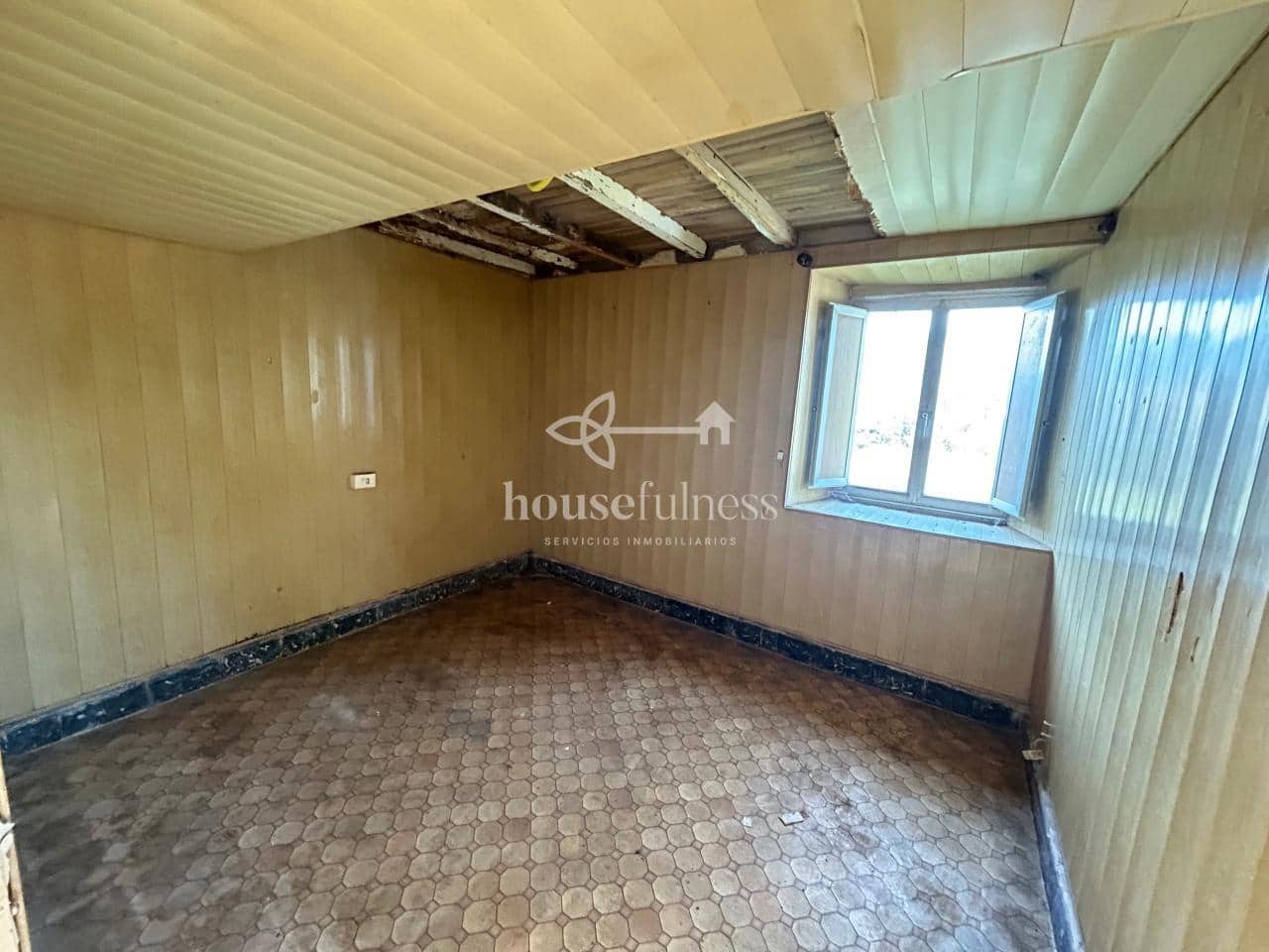 Casa de 4 habitaciones en Ferrol en venta con garaje - 70.000 € (Ref: 9218850)
