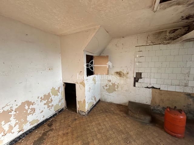 Casa de 4 habitaciones en Ferrol en venta con garaje - 70.000 € (Ref: 9218850)