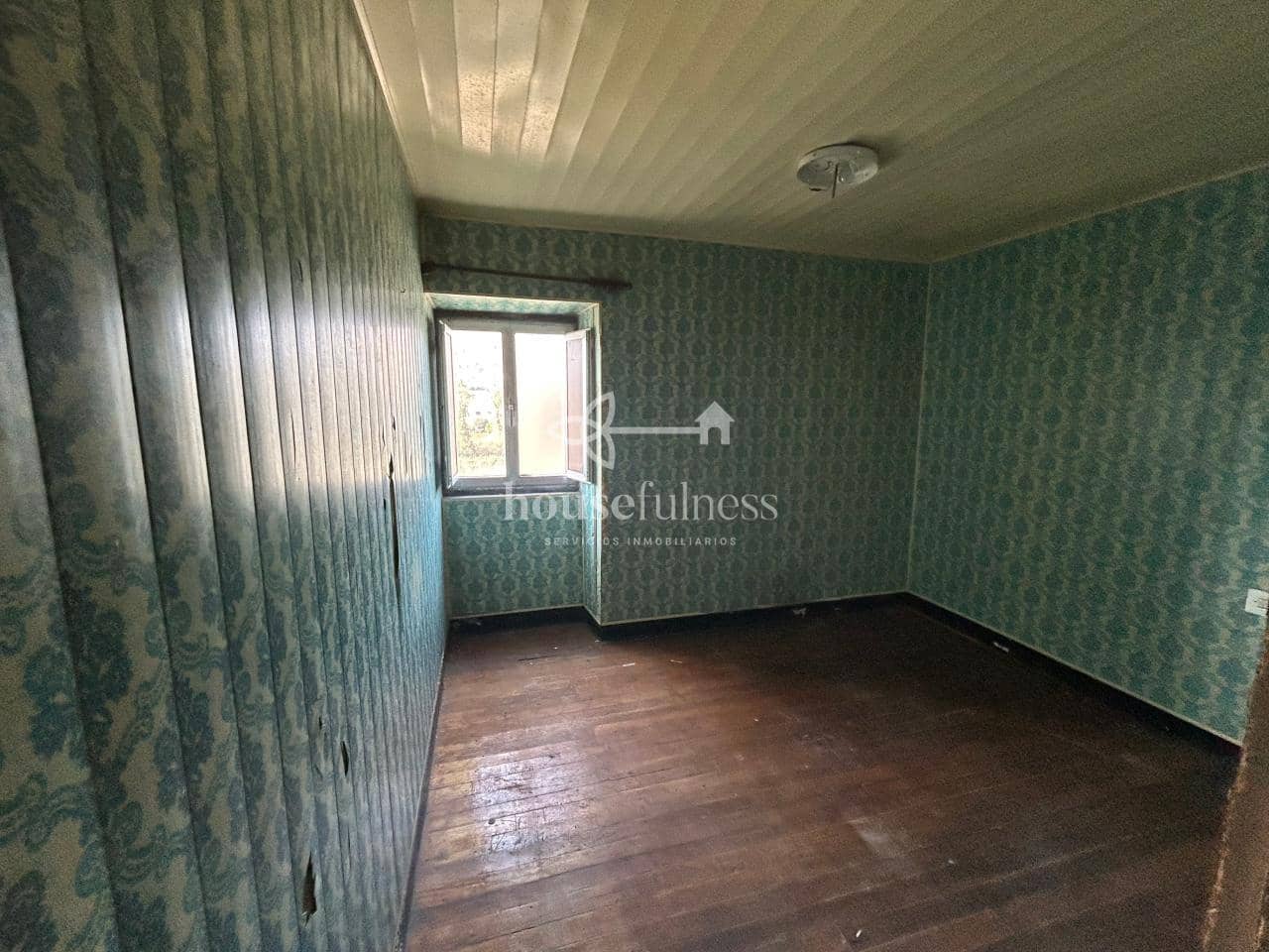 Casa de 4 habitaciones en Ferrol en venta con garaje - 70.000 € (Ref: 9218850)