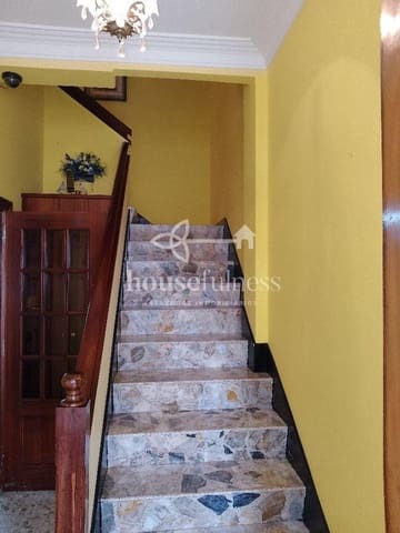 6 bedroom Semi-detached Villa for sale in Cariño with garage - € 155,000 (Ref: 9218856)
