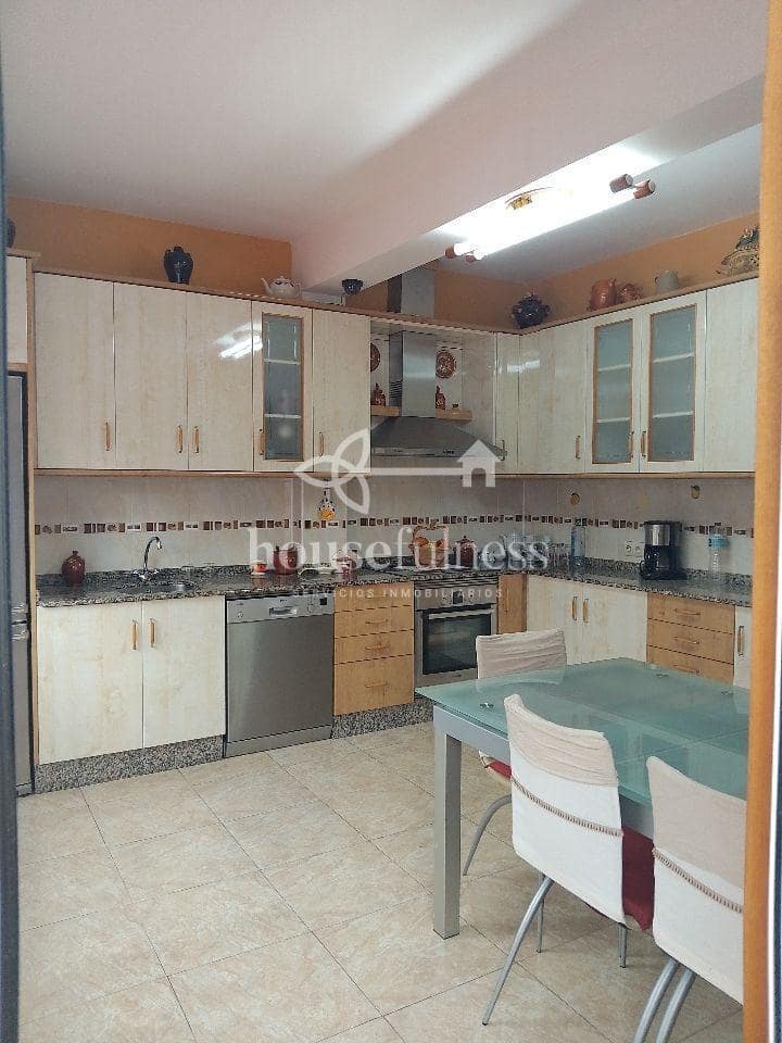 6 soveværelse Semi-Rækkehus til salg i Carino med garage - € 155.000 (Ref: 9218856)