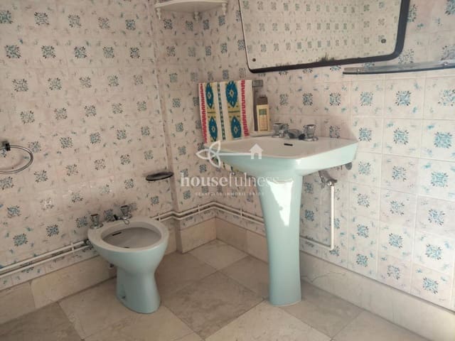 5 bedroom Flat for sale in Ferrol - € 115,000 (Ref: 9218860)