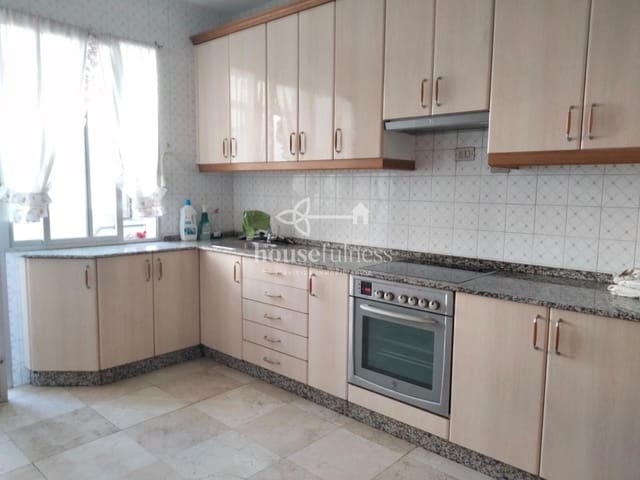 5 bedroom Flat for sale in Ferrol - € 115,000 (Ref: 9218860)