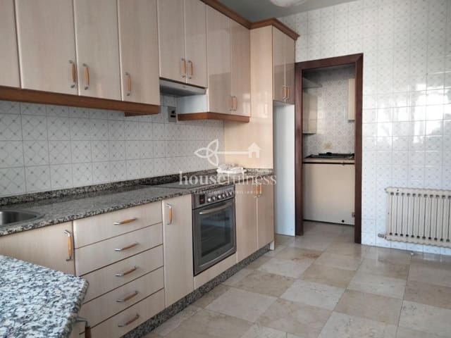 5 bedroom Flat for sale in Ferrol - € 115,000 (Ref: 9218860)