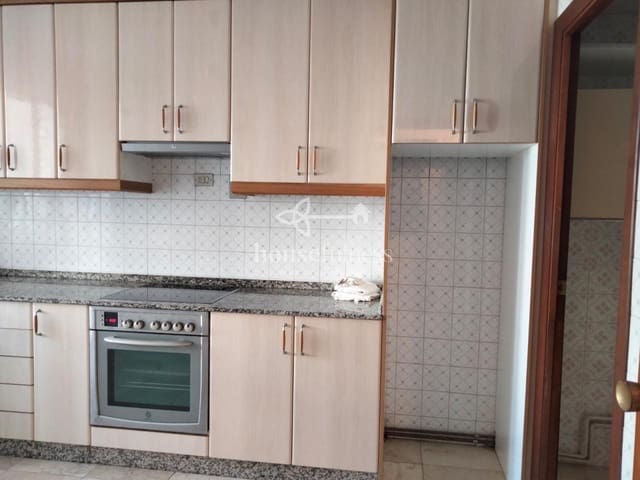 5 bedroom Flat for sale in Ferrol - € 115,000 (Ref: 9218860)