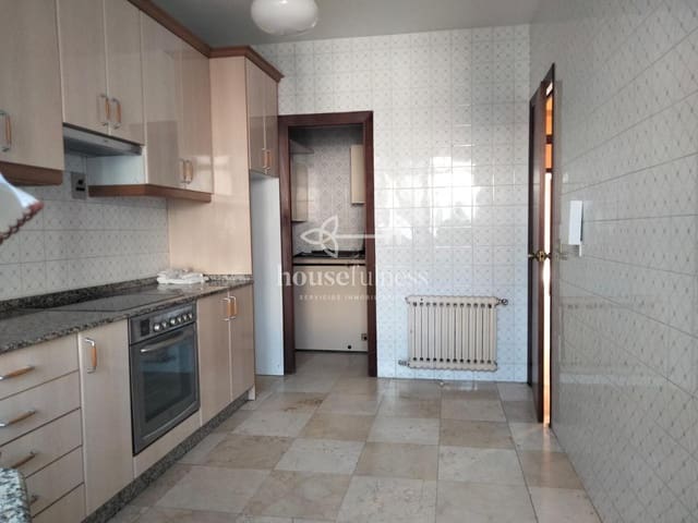 5 bedroom Flat for sale in Ferrol - € 115,000 (Ref: 9218860)