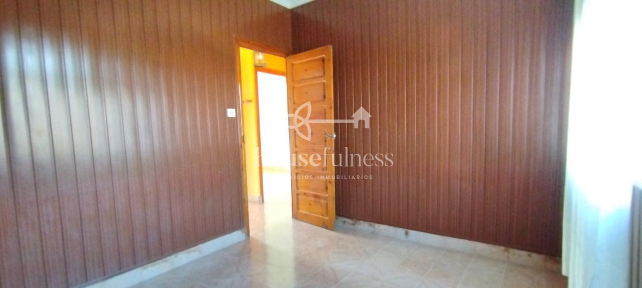 8 slaapkamer Huis te koop in Cabanas met garage - € 199.000 (Ref: 9218868)