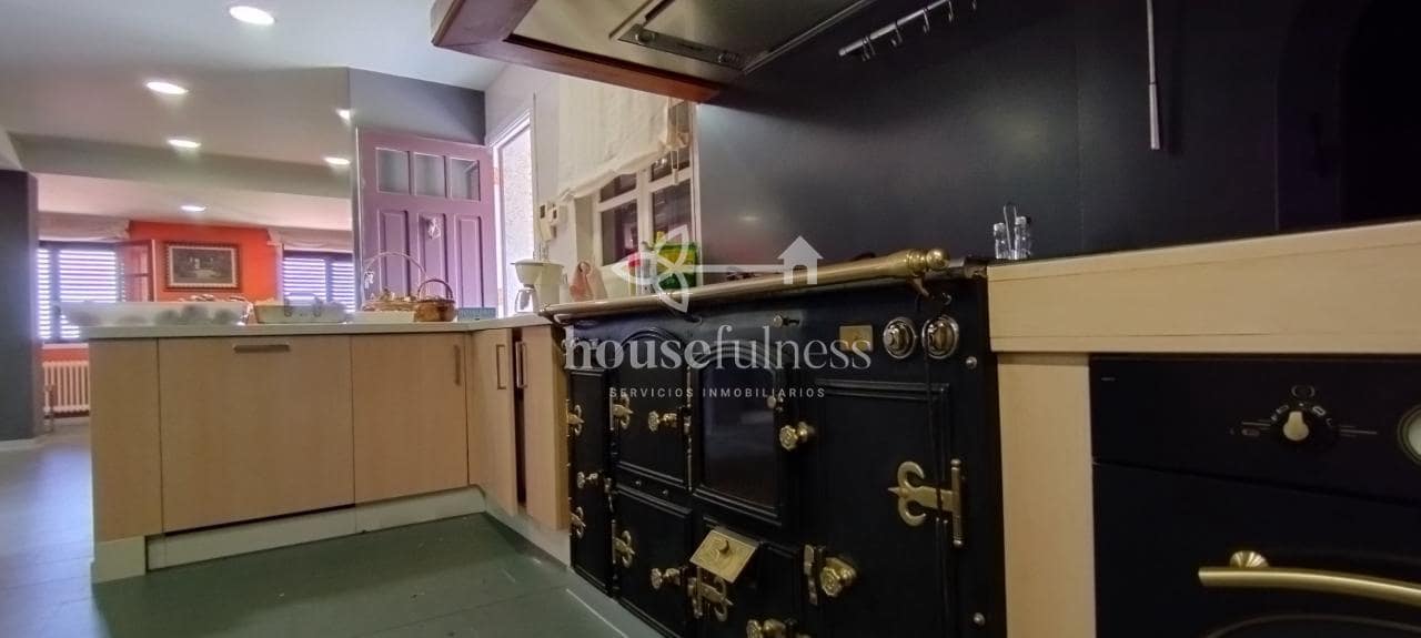 5 bedroom Townhouse for sale in Neda with garage - € 340,000 (Ref: 9218870)