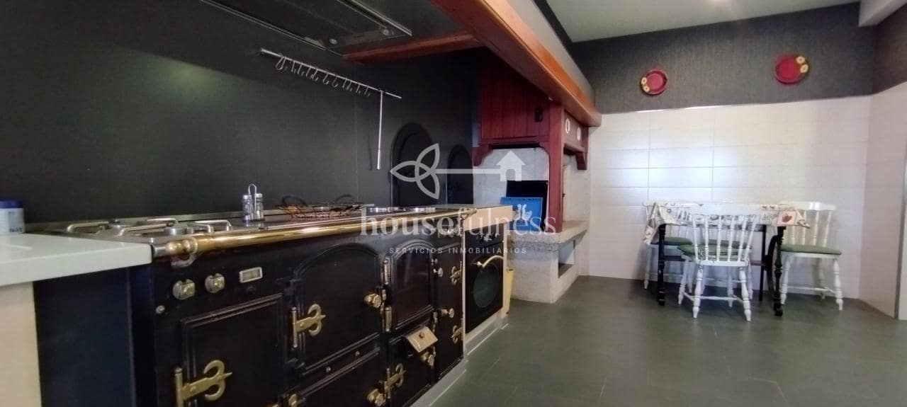 5 bedroom Townhouse for sale in Neda with garage - € 340,000 (Ref: 9218870)