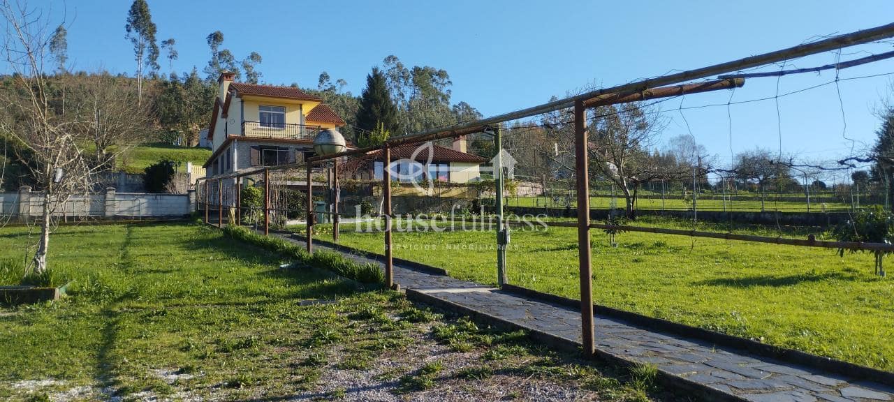 5 bedroom Townhouse for sale in Neda with garage - € 340,000 (Ref: 9218870)