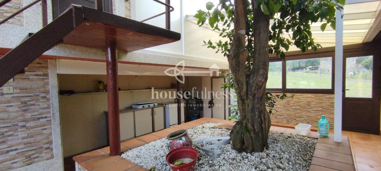 5 bedroom Townhouse for sale in Neda with garage - € 340,000 (Ref: 9218870)