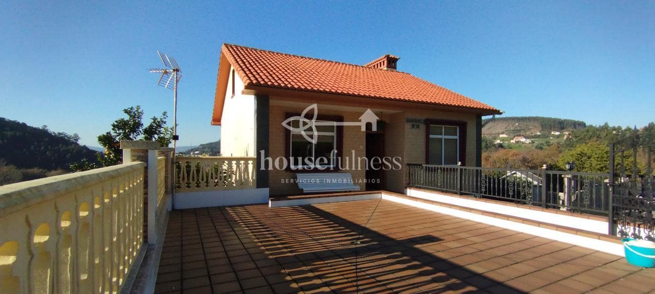 5 bedroom Townhouse for sale in Neda with garage - € 340,000 (Ref: 9218870)