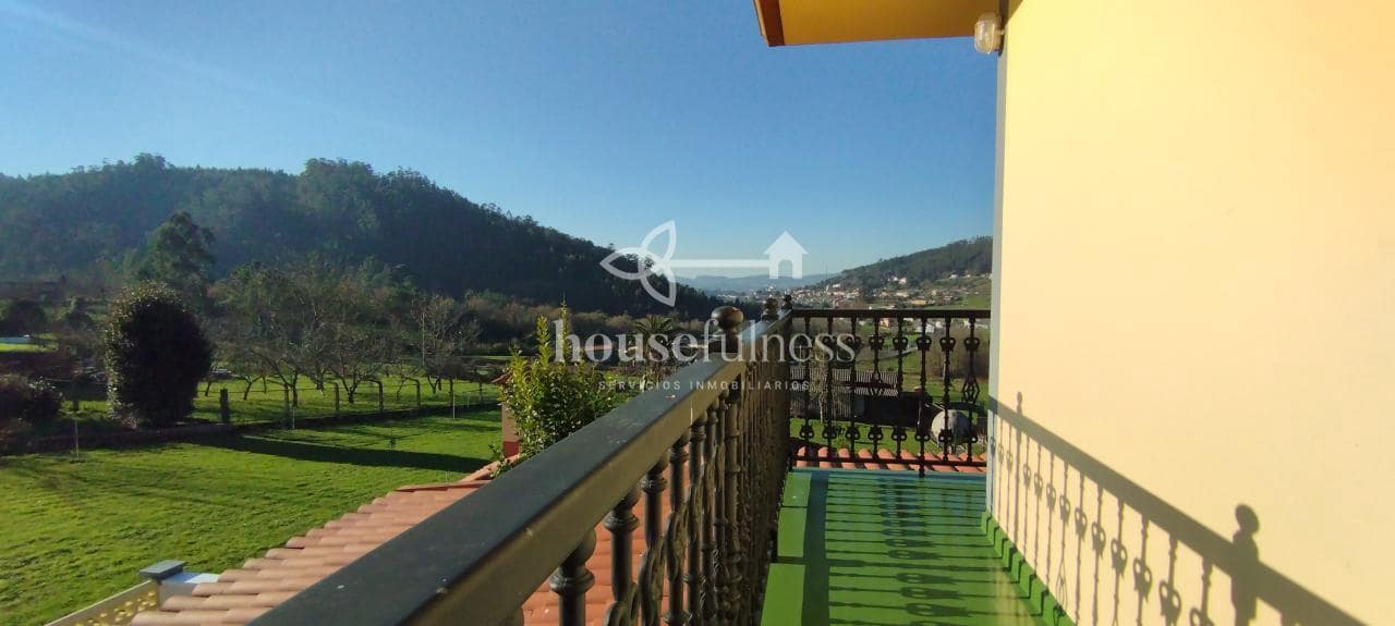 5 bedroom Townhouse for sale in Neda with garage - € 340,000 (Ref: 9218870)