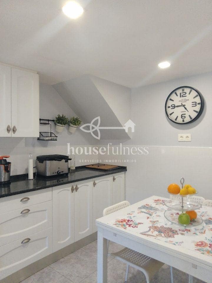 4 makuuhuone Omakotitalo myytävänä paikassa Ferrol mukana 
autotalli - 249 000 € (Ref: 9218871)