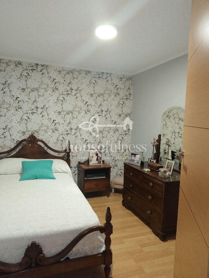 4 makuuhuone Omakotitalo myytävänä paikassa Ferrol mukana 
autotalli - 249 000 € (Ref: 9218871)