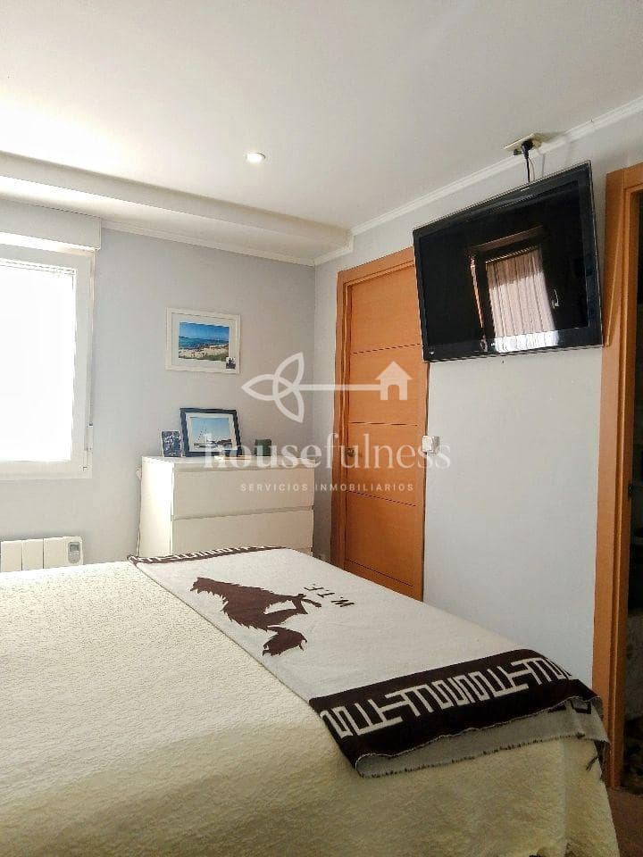 4 makuuhuone Omakotitalo myytävänä paikassa Ferrol mukana 
autotalli - 249 000 € (Ref: 9218871)