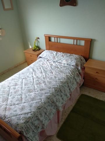 4 bedroom Flat for sale in Ferrol with garage - € 143,000 (Ref: 9218911)