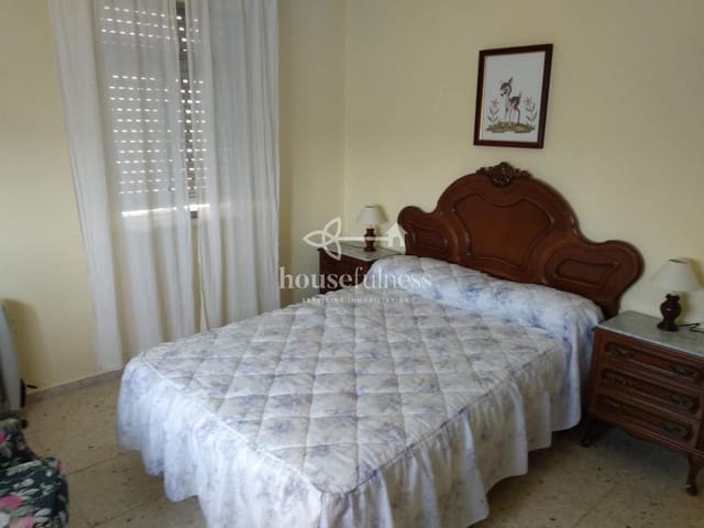 4 bedroom Flat for sale in Ferrol with garage - € 143,000 (Ref: 9218911)