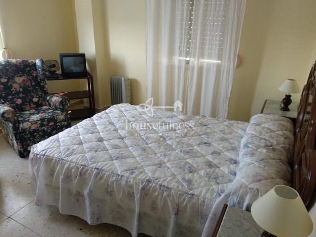 4 bedroom Flat for sale in Ferrol with garage - € 143,000 (Ref: 9218911)