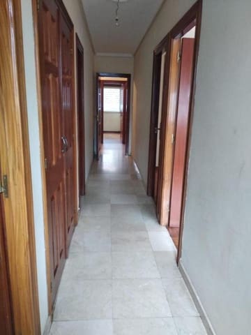 4 bedroom Flat for sale in Ferrol with garage - € 125,000 (Ref: 9218914)