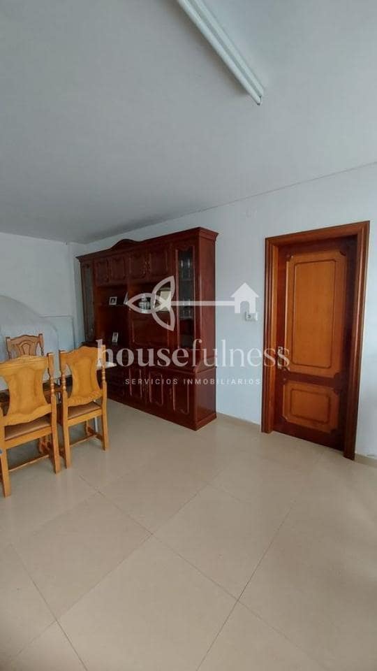 5 bedroom Villa for sale in San Sadurnino with garage - € 195,000 (Ref: 9219732)