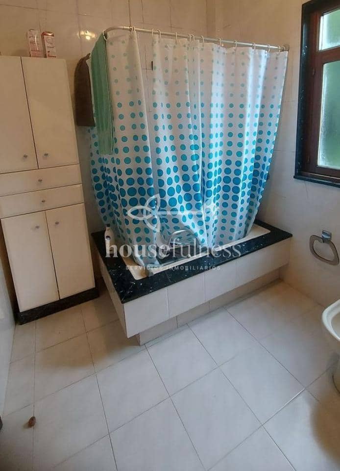 5 bedroom Villa for sale in San Sadurnino with garage - € 195,000 (Ref: 9219732)