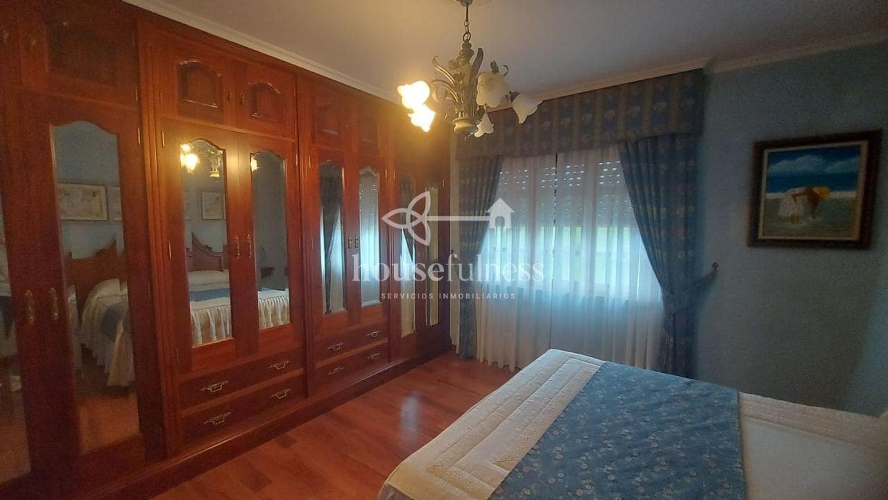 5 bedroom Villa for sale in San Sadurnino with garage - € 195,000 (Ref: 9219732)