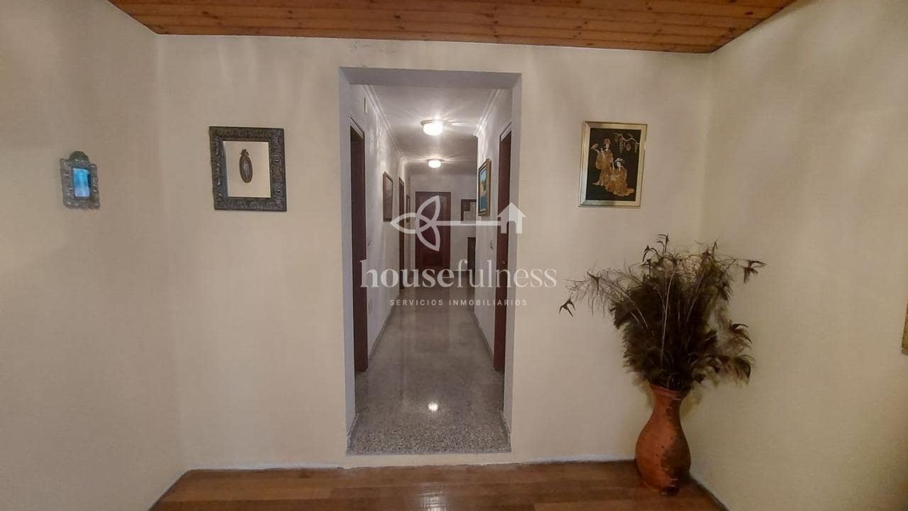 5 bedroom Villa for sale in San Sadurnino with garage - € 195,000 (Ref: 9219732)