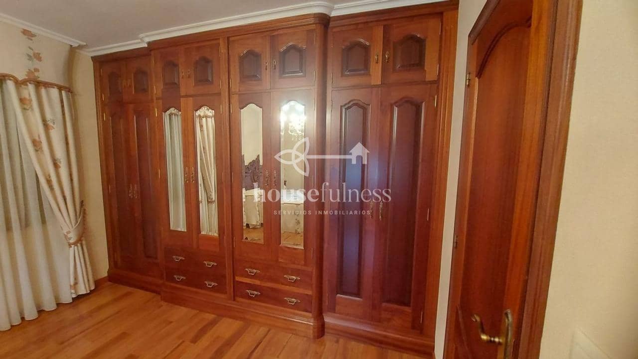 5 bedroom Villa for sale in San Sadurnino with garage - € 195,000 (Ref: 9219732)