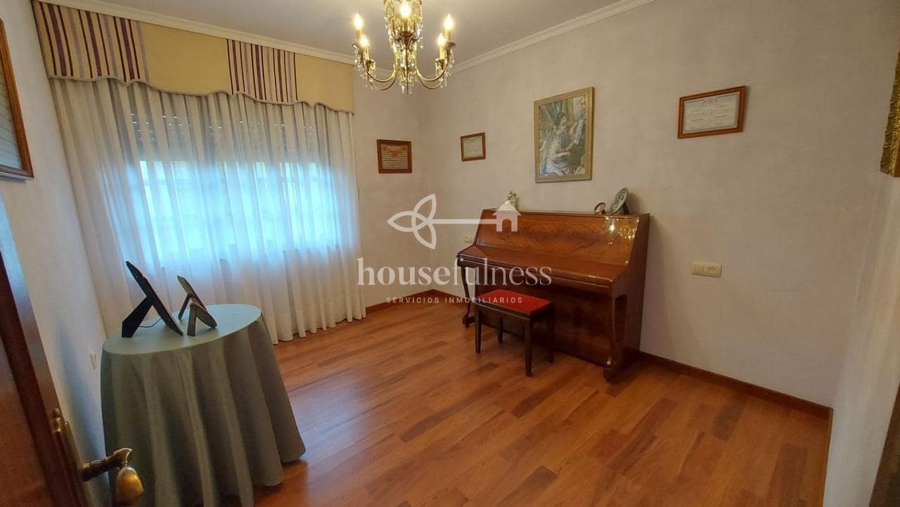 5 bedroom Villa for sale in San Sadurnino with garage - € 195,000 (Ref: 9219732)